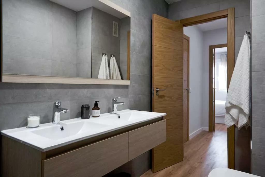 Luxury Apartment Merced By Nagoa Homes Малага Экстерьер фото
